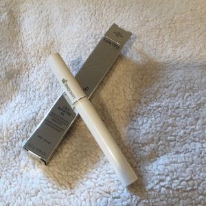 Brand new base mascara